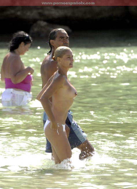 Belen Rueda pillada en topless en la playa - foto 2