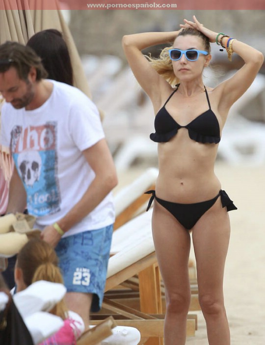 Berta Collado sexy en las playas de Ibiza - foto 4