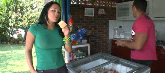 Colombiana salida se folla al chico de los helados